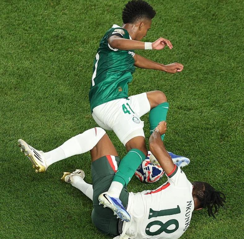 意甲直播-英媒：多次与未来队友发生冲突，埃斯特旺令切尔西球员不满