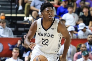 鏖战小杨！鹈鹕13号秀奎因11中5拿下17分10板3助2帽 出现8次失误