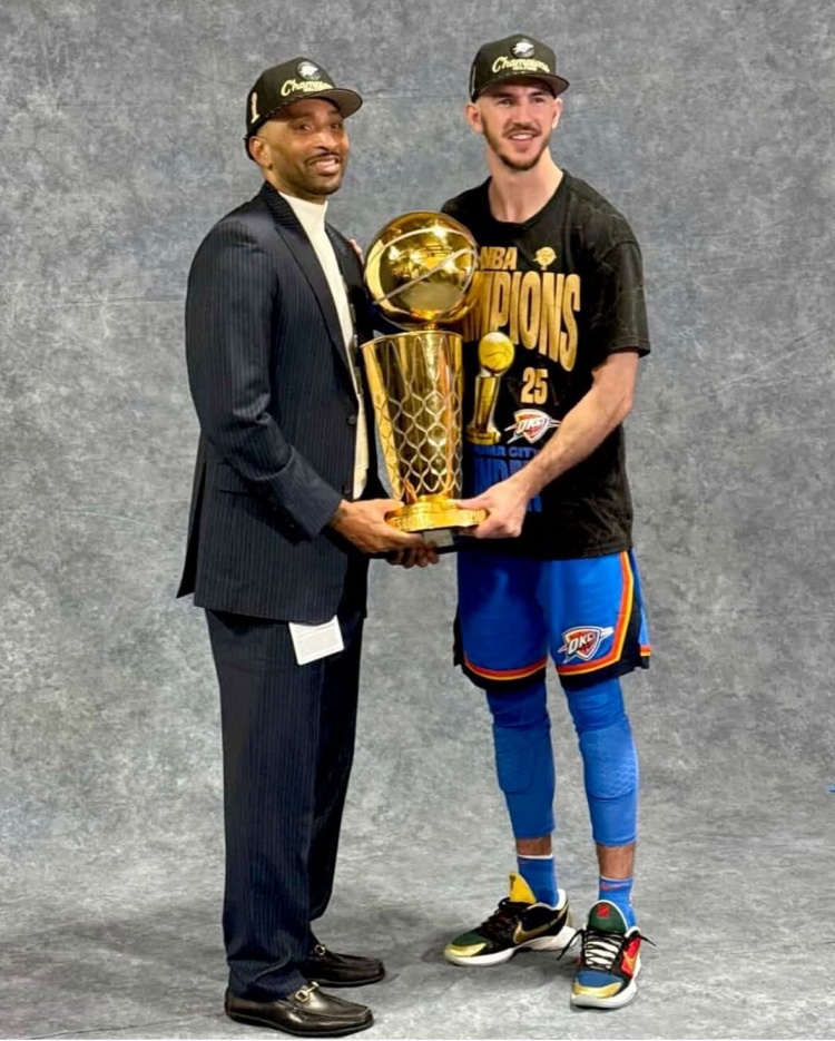 名记：篮网将聘请雷霆的业余球探总监艾西-劳担任球员人事总监