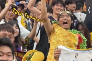意甲直播-詹姆斯中国行成都站花絮:有球迷打扮成Taco 有球迷现场求婚成功