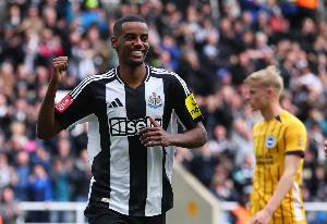 记者:利物浦对伊萨克的报价超1亿镑,但并非1.2亿镑