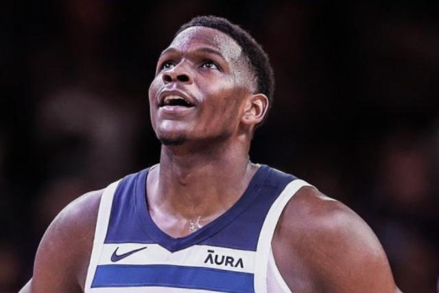 魔术师回怼爱德华兹狂妄言论：不和没冠军的人对话