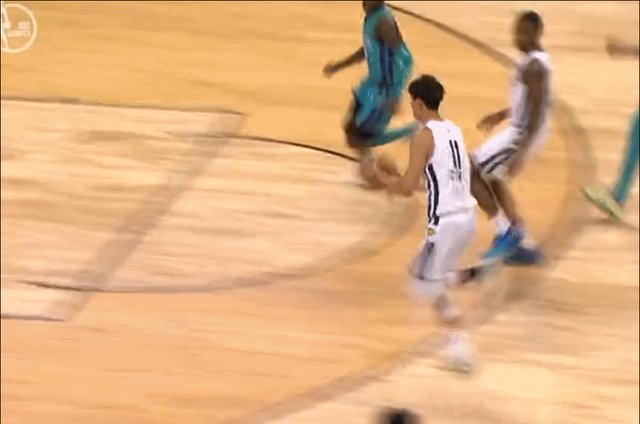 德甲直播-两中国小将亮相夏联 小曾发挥一般张镇麟积极主动